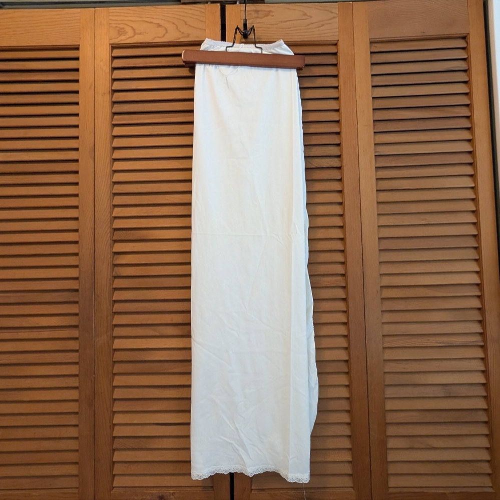 Vintage  White Women's Slip Skirt With Lace Hem